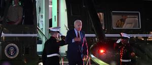 US-Präsident Biden trifft in London ein.