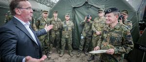 Verteidigungsminister Boris Pistorius (SPD) besuchte im Juli die deutsche Truppe in Litauen.