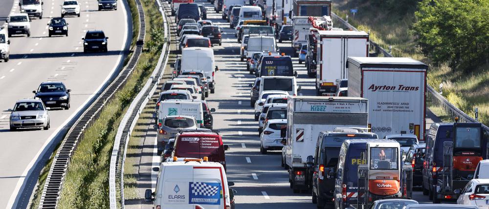 Stau auf der Autobahn A10 bei Erkner. (Symbolbild)