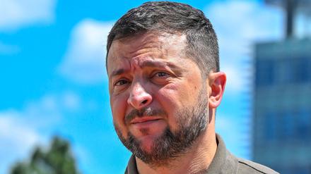 Der ukrainische Präsident Wolodymyr Selenskyj hat die „Unschlüssigkeit“ und „Schwäche“ der Nato hinsichtlich eines Beitritts seines Landes zu dem westlichen Militärbündnis kritisiert (Archivbild).