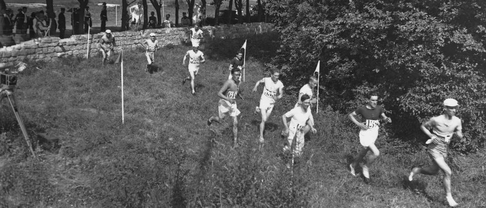 1924 führte der Crosslauf durch Colombes bei Paris - und durch hitzige 45 Grad.