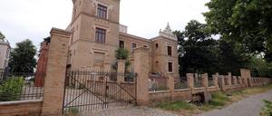 Im Tudorstil erbaut: Die Villa Tummeley am Ufer des Tiefen Sees in der Berliner Vorstadt.