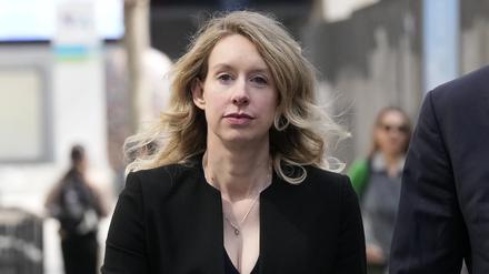 Elizabeth Holmes, ehemalige Theranos-Chefin: Ihre Haftstrafe wegen Betrugs ist um rund zwei Jahre verkürzt worden (Archivfoto).