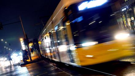 21.12.2022, Berlin - Deutschland. Straßenbahn unterwegs auf der Landsberger Allee. *** 21 12 2022, Berlin Germany streetcar on the way on Landsberger Allee 