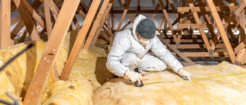 insulation of the roof and ceiling with glass wool