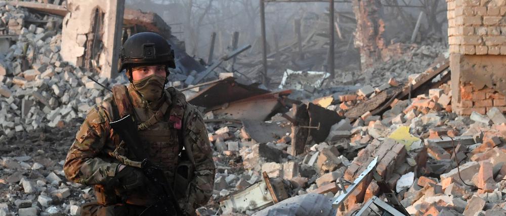 Ehemalige russische Häftlinge, die von der Wagner-Gruppe für die Kämpfe in der Ukraine rekrutiert wurden, begehen nach ihrer Rückkehr offenbar teilweise schwere Straftaten.