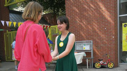 Pfarrerin Johanna Friese segnet Marlene.