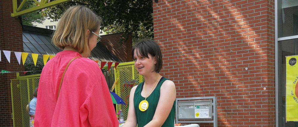 Pfarrerin Johanna Friese segnet Marlene.