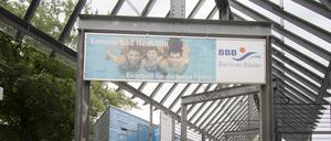 Das Columbiabad in Neukölln: Nach einer Auseinandersetzung mit Jugendlichen am Wochenende ist es geschlossen.