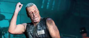 Rammstein-Frontmann Till Lindemann in Aktion.