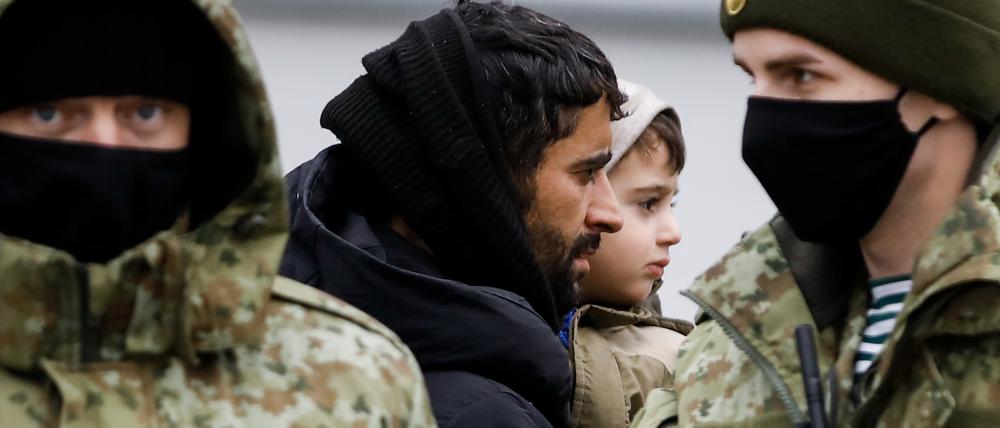 Das Migrantenaufkommen an der polnisch-belarussischen Grenze nimmt zu.