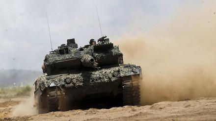 Waffensysteme vom Typ Leopard 2A5 und Leopard 2A6 sollen nun in Deutschland repariert werden und voraussichtlich auch in Litauen (Symbolbild).