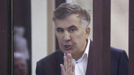 Michail Saakaschwili, früherer Präsident von Georgien, spricht während einer Gerichtsanhörung (Archivbild).