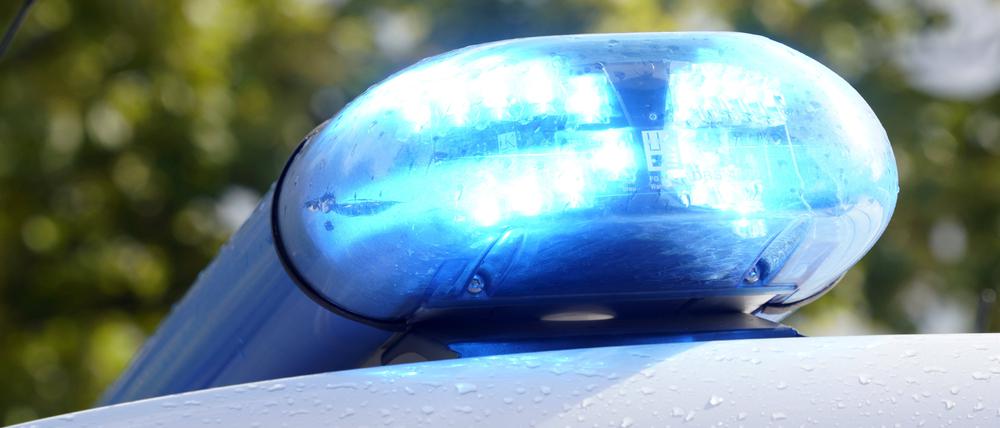 Blaulicht auf einem Polizeifahrzeug (Symbolfoto).