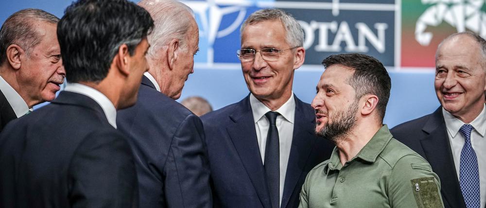 Der ukrainische Präsident Wolodymyr Selenskyj ist zufrieden mit den Gipfel-Ergebnissen.