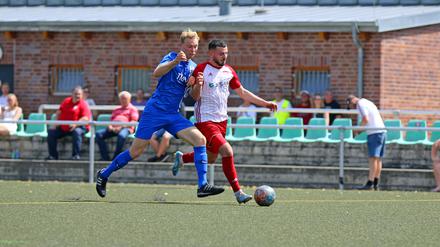 Der SC Staaken (l. Tim Lampert) ist in diesem Jahr auch mit seiner ersten Mannschaft dabei.  