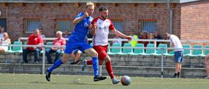 Der SC Staaken (l. Tim Lampert) ist in diesem Jahr auch mit seiner ersten Mannschaft dabei.  