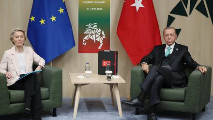 Beim Nato-Gipfel traf der türkische Präsident Recep Tayyip Erdogan auch EU-Kommissionschefin Ursula von der Leyen.