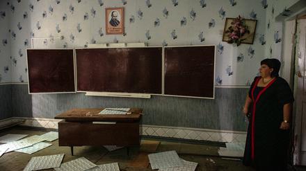 Die Schuldirektorin Valentina Staritska schließt eine Renovierung ihrer Schule im Osten der Ukraine in den nächsten Jahren aus.