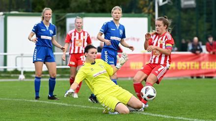 Unter neuer Fahne. Die früheren Fußballerinnen von Hertha 03 Zehlendorf (hier Torhüterin Marie Ulrich in Aktion) gehen künftig für Hertha BSC an den Start.