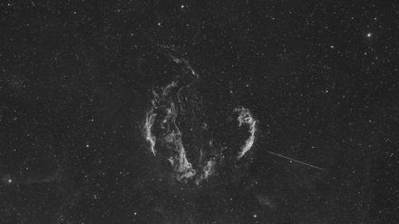 Trevor Paglens Arbeit „UNKNOWN #85237 (Unclassified object near The Eastern Veil)„ von 2023.