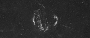 Trevor Paglens Arbeit „UNKNOWN #85237 (Unclassified object near The Eastern Veil)„ von 2023.