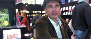 Wladimir Sergijenko ist Mitarbeiter eines AfD-Bundestagsabgeordneten, betreibt prorussische Propaganda und hat enge Verbindungen nach Moskau.