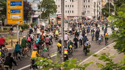 Demo gegen den Stopp des Radwegeausbaues, Hauptstrasse, Grunewaldstrasse, 30.6.2023