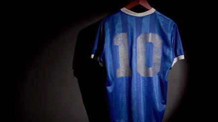 Das (derzeit noch) teuerste Fußballtrikot der Welt. Getragen von Diego Maradona bei der WM 1986.