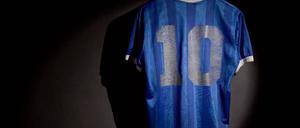 Das (derzeit noch) teuerste Fußballtrikot der Welt. Getragen von Diego Maradona bei der WM 1986.