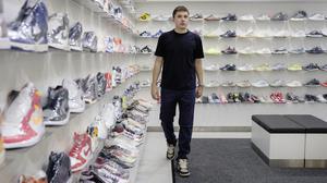 Stepan Timoshin in seinem Geschäft. (Symbolbild)