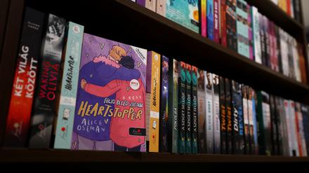 Ein Exemplar von „Heartstopper“ in einem ungarischen Buchladen.