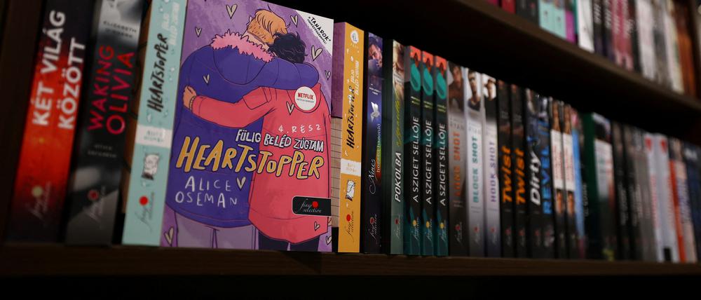 Ein Exemplar von „Heartstopper“ in einem ungarischen Buchladen.