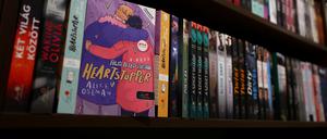 Ein Exemplar von „Heartstopper“ in einem ungarischen Buchladen.