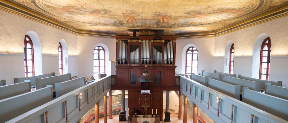 Der Innenraum einer evangelischen Kirche. Symbolbild