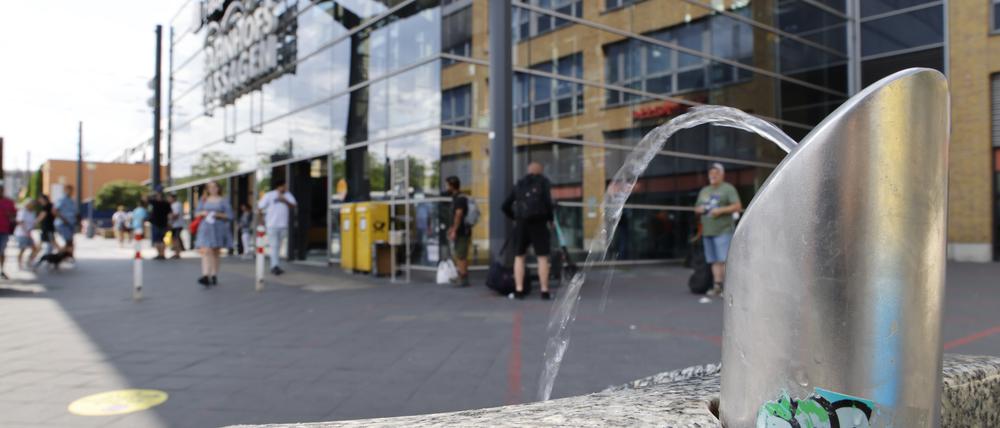Trinkbrunnen Potsdam Hauptbahnhof, Hitzeschutz, kostenloses Trinkwasser