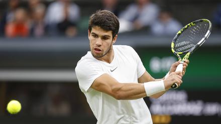 Carlos Alcaraz muss sich im Finale mit Novak Djokovic messen. 