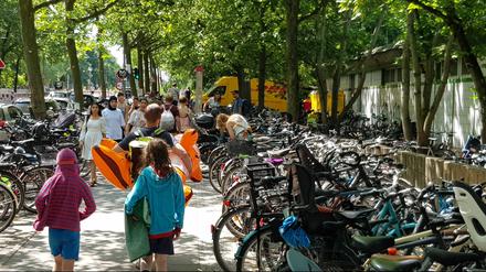 Prinzenbad in Kreuzberg am ersten Tag der verschärften Zugangskontrollen, 15.7.20323.