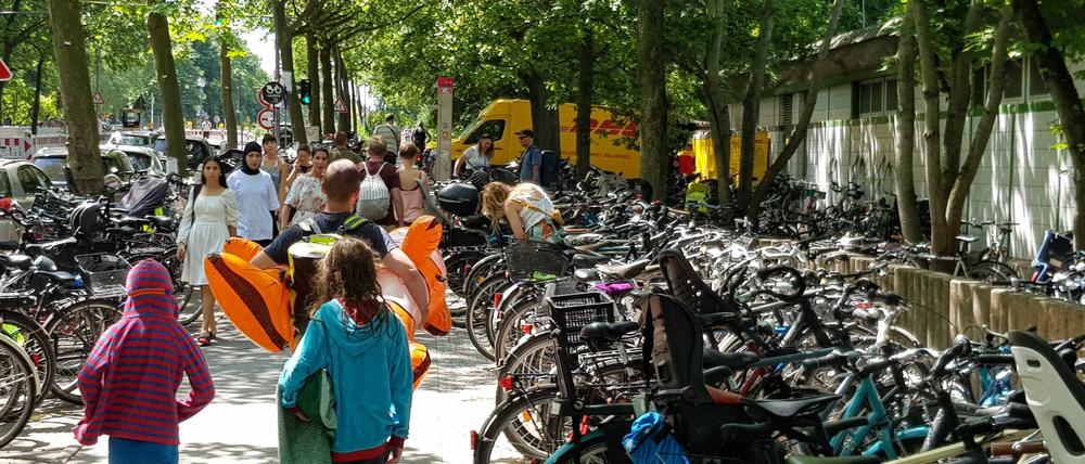 Prinzenbad in Kreuzberg am ersten Tag der verschärften Zugangskontrollen, 15.7.20323.