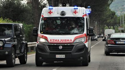 Die beiden hatten sich angeblich verlaufen und riefen den Rettungsdienst, um sich von einem Krankenwagen abholen zu lassen (Symbolbild).
