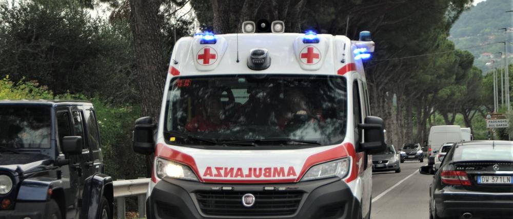 Die beiden hatten sich angeblich verlaufen und riefen den Rettungsdienst, um sich von einem Krankenwagen abholen zu lassen (Symbolbild).