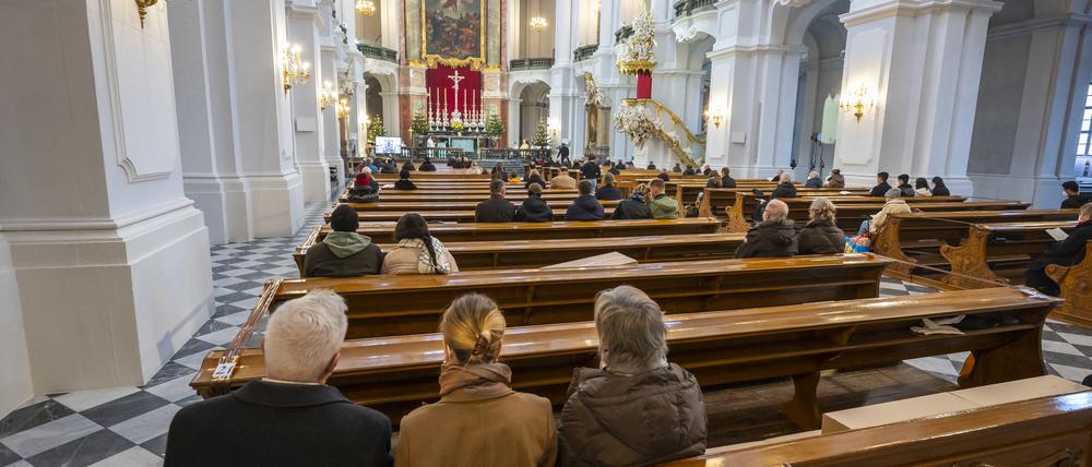 Mehr als eine halbe Million Menschen sind 2022 aus der katholischen Kirche ausgetreten. 