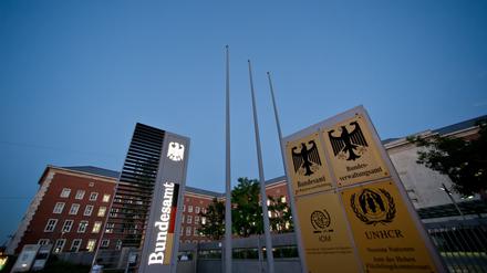 Außenansicht vom Bundesamt für Migration und Flüchtlinge (BAMF).