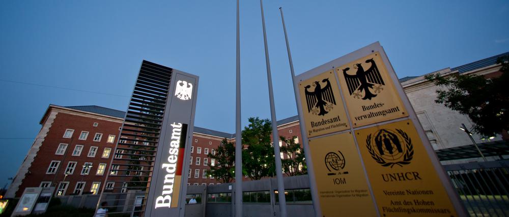 Außenansicht vom Bundesamt für Migration und Flüchtlinge (BAMF).