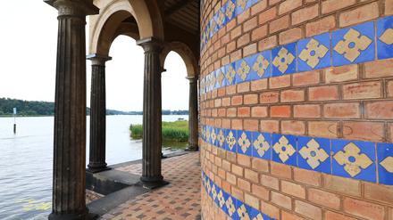 Arkaden der Heilandskirche Sacrow am Jungfernsee in Potsdam.