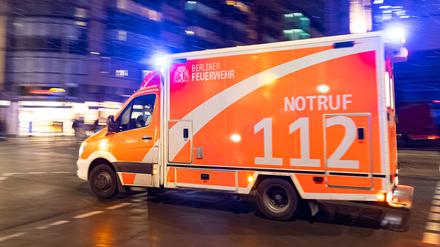 In Berlin-Lichtenberg hat eine größere Gruppe mehrere Jugendliche angegriffen. Einem 14 -Jährigen wurde in den Rücken gestochen, der Junge kam ins Krankenhaus. (Symbolbild)