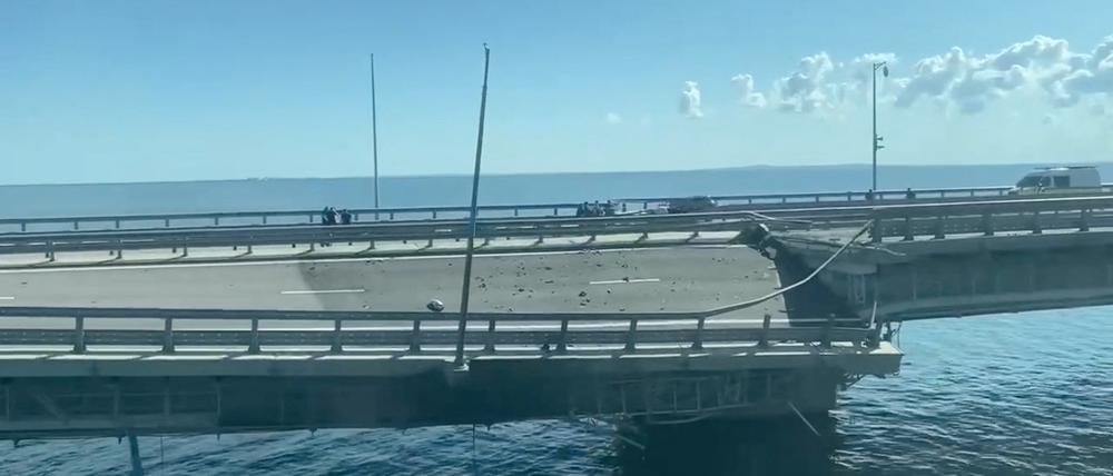 Beschädigter Teil der Krim-Brücke.