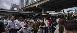 Vergleicht man das aktuelle Wachstum mit dem ersten Jahresquartal, ist das chinesische Bruttoinlandsprodukt nur um 0,8 Prozent gestiegen.