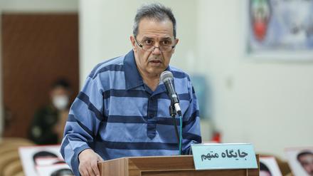 Die undatierte Aufnahme zeigt den Deutsch-Iraner Djamshid Sharmahd in einem Teheraner Revolutionsgericht.