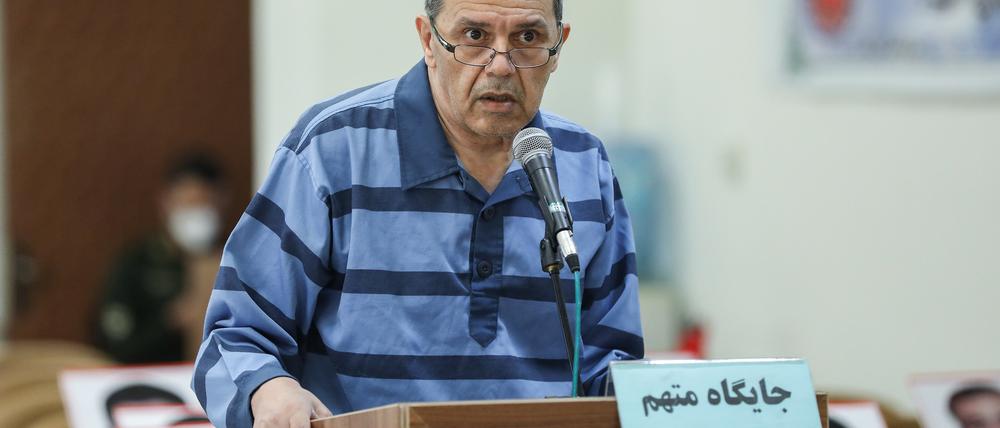 Die undatierte Aufnahme zeigt den Deutsch-Iraner Djamshid Sharmahd in einem Teheraner Revolutionsgericht.